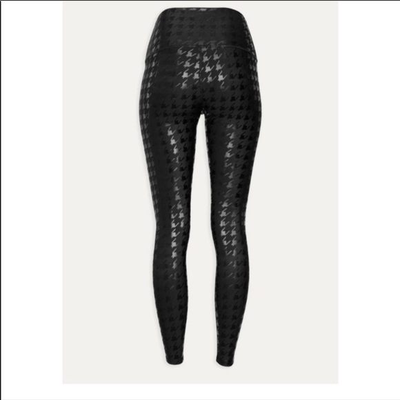 ISO*** Peloton Houndstooth Leggings